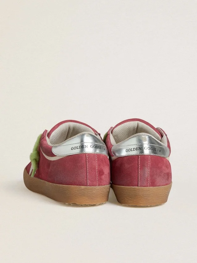 Super-Star da donna in pelle scamosciata rossa con stella in pelle bianca e linguetta sul tallone in pelle argentata