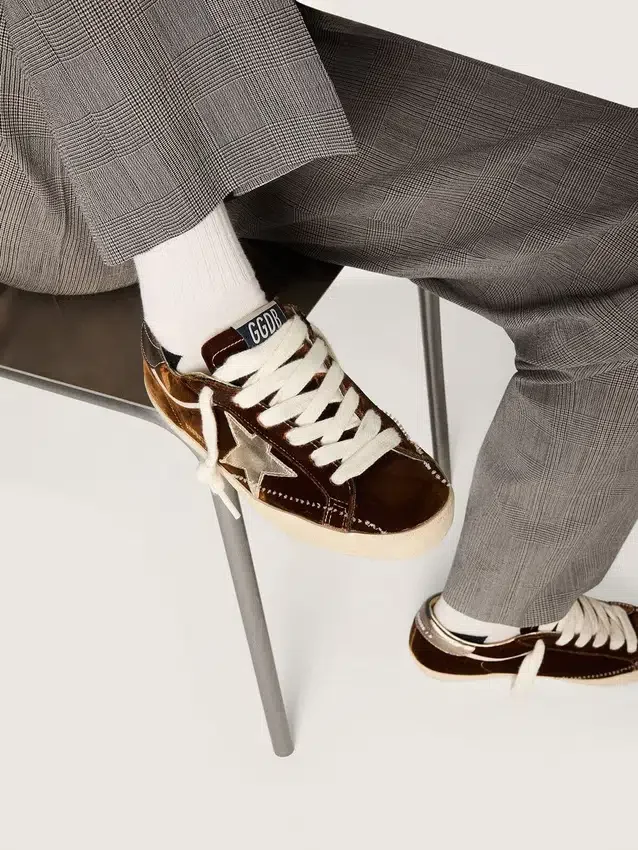 Super-Star da donna in velluto color cognac con stella in pelle metallizzata e linguetta sul tallone