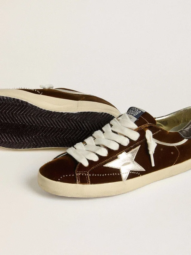 Super-Star da donna in velluto color cognac con stella in pelle metallizzata e linguetta sul tallone