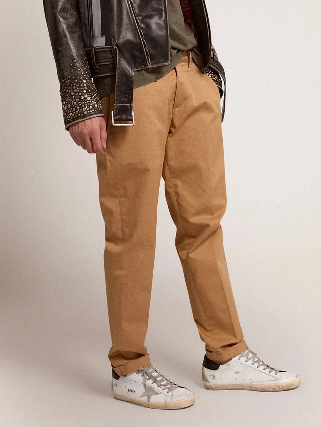 Super-Star da uomo con linguetta sul tallone nera e scritta con borchie metalliche