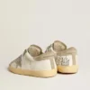 Super-Star da uomo in nappa con stella in pelle scamosciata grigio ghiaccio e ricami neri
