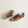 Super-Star da uomo in pelle scamosciata marrone con stella e linguetta sul tallone in pelle marrone chiaro