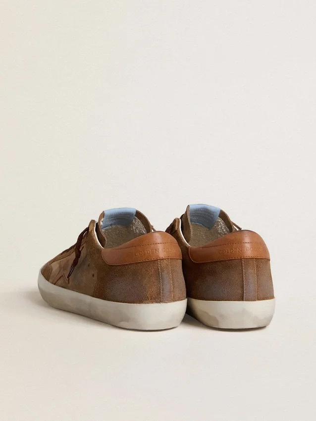 Super-Star da uomo in pelle scamosciata marrone con stella e linguetta sul tallone in pelle marrone chiaro