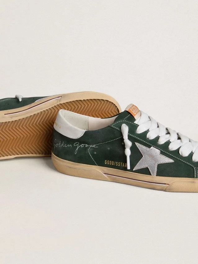 Super-Star da uomo in pelle scamosciata verde con stella in pelle metallizzata argento e linguetta in pelle sul tallone