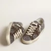 Super-Star glitterata con stella marrone e linguetta sul tallone color lilla