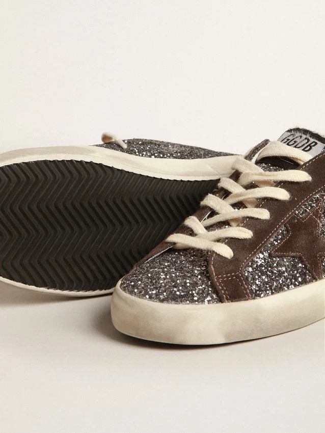 Super-Star glitterata con stella marrone e linguetta sul tallone color lilla