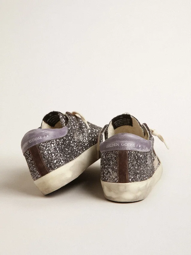 Super-Star glitterata con stella marrone e linguetta sul tallone color lilla