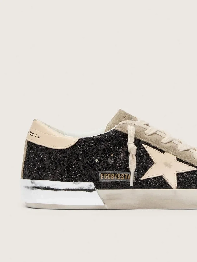 Super-Star in glitter nero con stella color crema e inserti in pelle scamosciata
