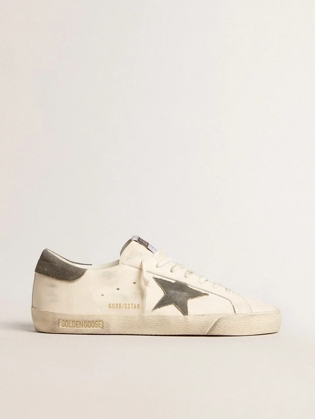 Super-Star in nappa con stella e linguetta sul tallone in pelle scamosciata grigia