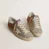 Super-Star in pelle scamosciata beige e cristalli multicolori con stella e linguetta sul tallone in pelle color crema
