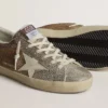 Super-Star in pelle scamosciata beige e cristalli multicolori con stella e linguetta sul tallone in pelle color crema