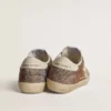 Super-Star in pelle scamosciata beige e cristalli multicolori con stella e linguetta sul tallone in pelle color crema