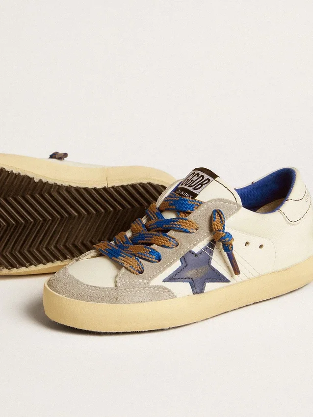 Super-Star Junior con stella in pelle blu e inserti in pelle scamosciata grigio ghiaccio
