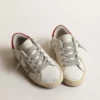 Super-Star Junior con stella in pelle scamosciata e linguetta sul tallone in pelle rossa