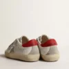 Super-Star Junior con stella in pelle scamosciata e linguetta sul tallone in pelle rossa
