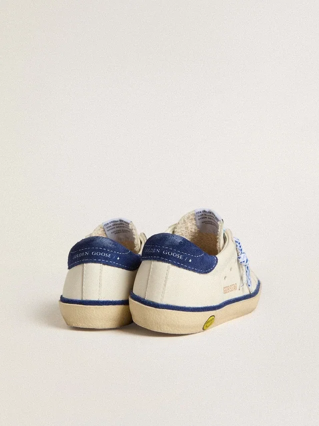 Super-Star Junior in pelle bianca con linguetta sul tallone in pelle scamosciata blu