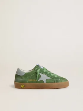 Super-Star Junior in pelle scamosciata verde con stella azzurra e linguetta sul tallone