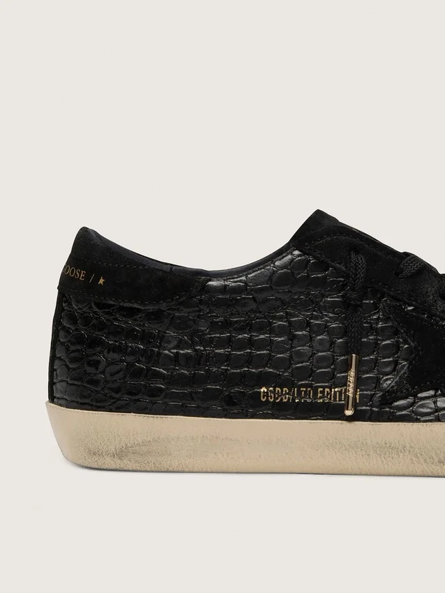 Super-Star LTD da donna in pelle nera con stampa coccodrillo, stella in pelle scamosciata nera e linguetta sul tallone