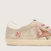 Super-Star LTD da donna in pelle scamosciata color perla con stella rosso mattone e ricami