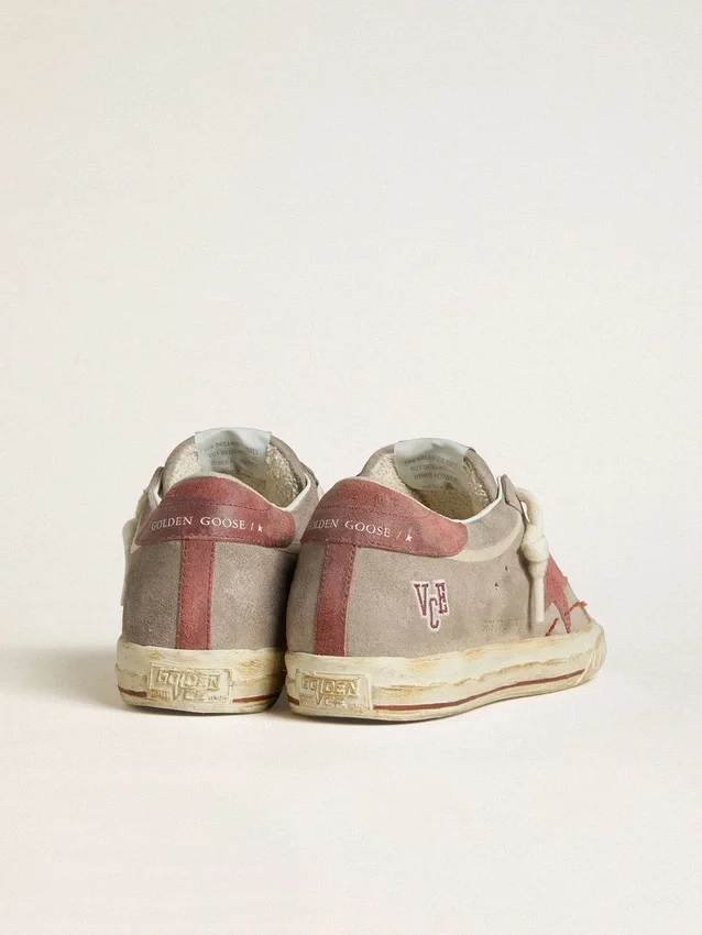 Super-Star LTD da donna in pelle scamosciata grigia con stella e linguetta sul tallone in pelle scamosciata cerata rossa