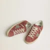 Super-Star LTD da donna in pelle scamosciata rossa con stella glitterata argento e linguetta sul tallone in pelle laminata