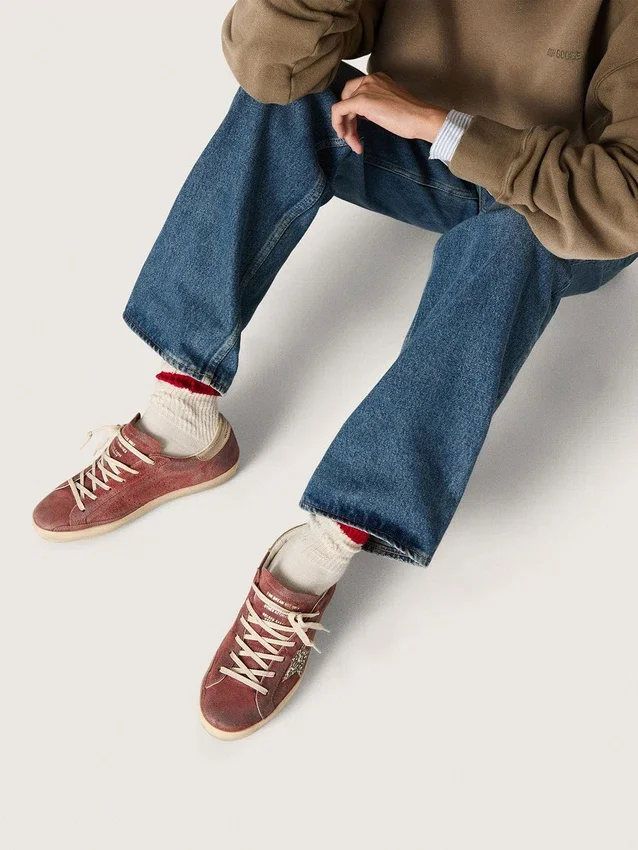Super-Star LTD da donna in pelle scamosciata rossa con stella glitterata argento e linguetta sul tallone in pelle laminata