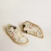 Super-Star LTD da uomo con stella traforata e linguetta sul tallone in pelle metallizzata