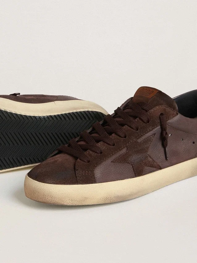 Super-Star LTD da uomo in nabuk marrone con stella in pelle scamosciata e linguetta sul tallone in pelle viola