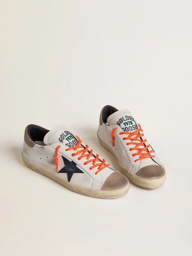 Super-Star LTD da uomo in pelle con stella in pelle nera e linguetta sul tallone in pelle beige