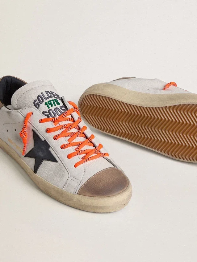Super-Star LTD da uomo in pelle con stella in pelle nera e linguetta sul tallone in pelle beige
