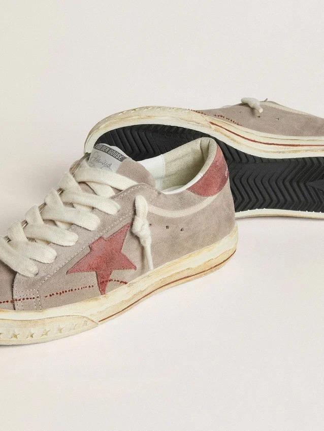 Super-Star LTD da uomo in pelle scamosciata grigia con stella e linguetta sul tallone in pelle scamosciata cerata rossa