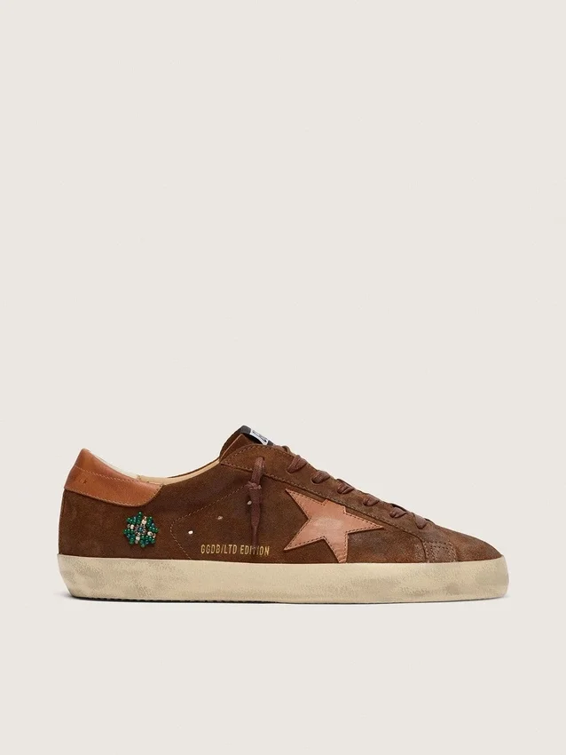 Super-Star LTD da uomo in pelle scamosciata marrone con stella in pelle rosso mattone e ricami con perline verdi