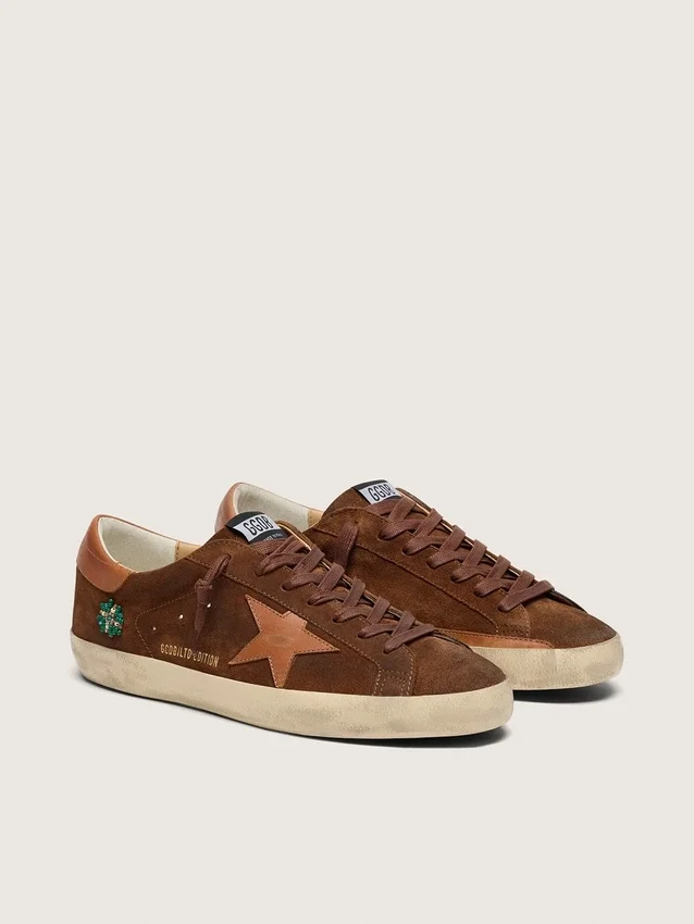 Super-Star LTD da uomo in pelle scamosciata marrone con stella in pelle rosso mattone e ricami con perline verdi