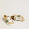 Super-Star LTD in pelle beige con stella in pelle scamosciata verde e linguetta sul tallone in pelle con lamina argentata