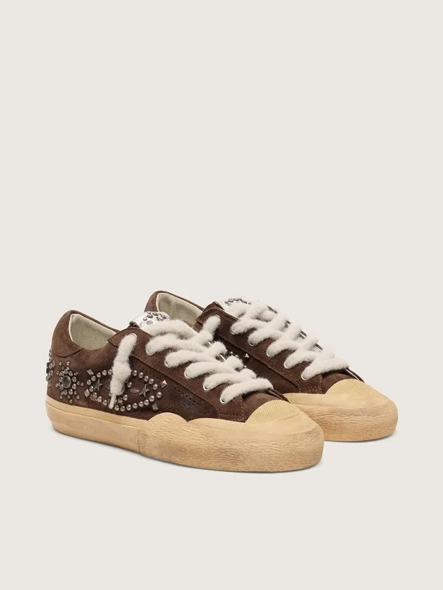 Super-Star Penstar da uomo in pelle scamosciata marrone con borchie