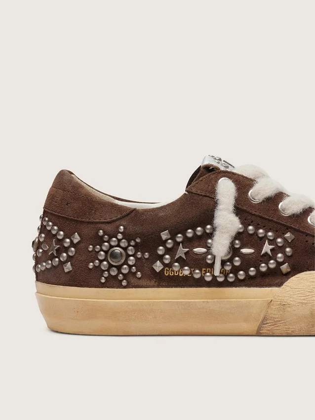 Super-Star Penstar da uomo in pelle scamosciata marrone con borchie