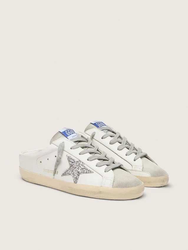 Super-Star Sabot con stella glitterata platino e linguetta in pelle scamosciata
