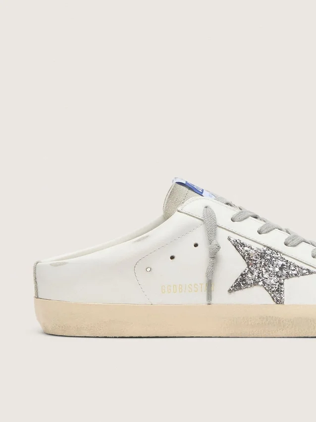 Super-Star Sabot con stella glitterata platino e linguetta in pelle scamosciata