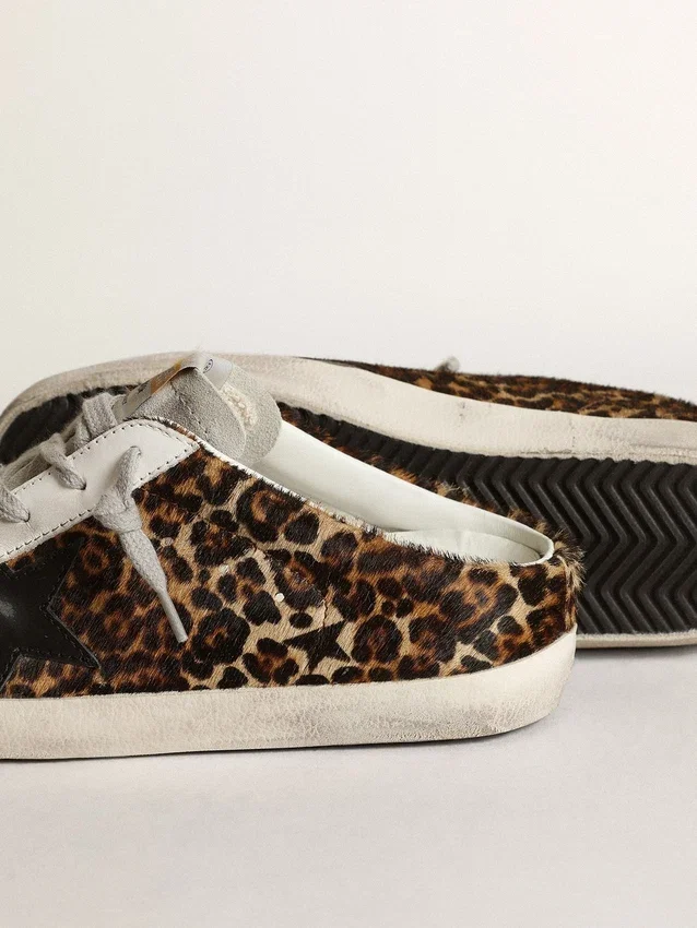 Super-Star Sabot da donna in pelle di pony con stampa leopardata e stella nera