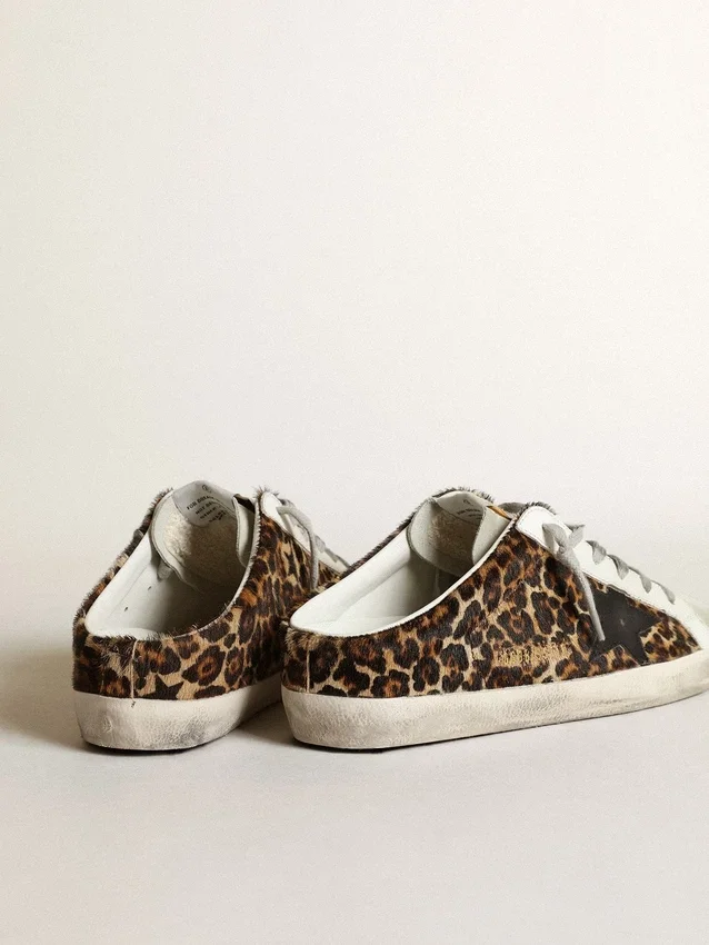 Super-Star Sabot da donna in pelle di pony con stampa leopardata e stella nera