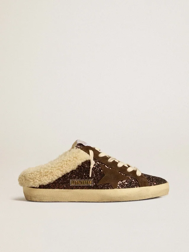 Super-Star Sabot glitterati con stella marrone e fodera in shearling