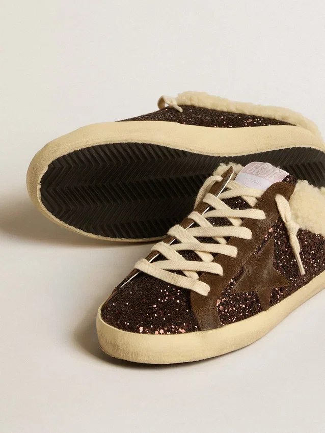 Super-Star Sabot glitterati con stella marrone e fodera in shearling