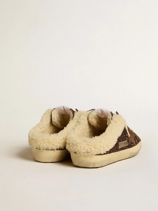 Super-Star Sabot glitterati con stella marrone e fodera in shearling