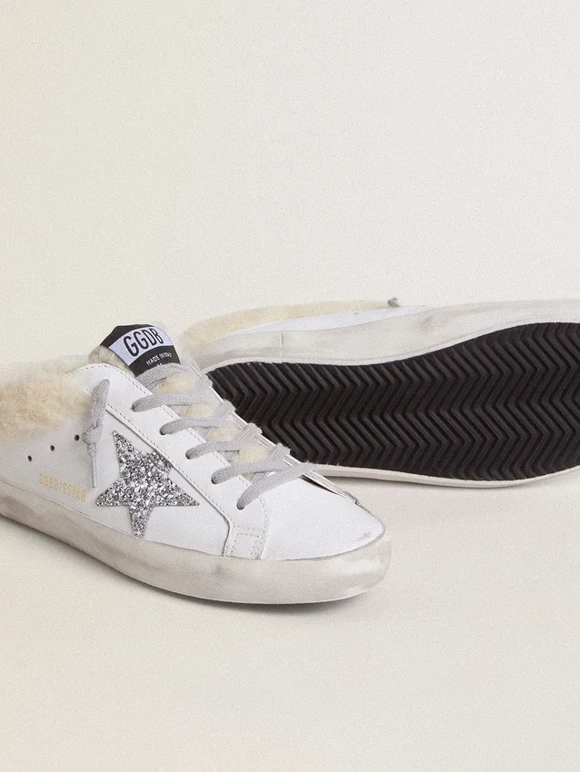 Super-Star Sabot in pelle bianca con fodera in montone e stella argentata