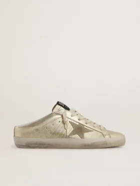 Super-Star Sabot in pelle laminata platino con stella in pelle scamosciata beige
