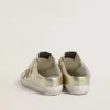 Super-Star Sabot in pelle laminata platino con stella in pelle scamosciata beige