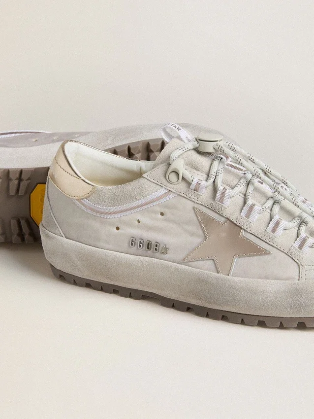 Super-Star Ski da donna in nylon grigio chiaro con stella in pelle metallizzata e linguetta sul tallone