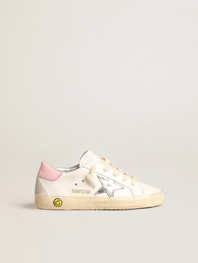 Super-Star Young con stella in pelle argentata e linguetta sul tallone rosa