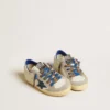 Super-Star Young con stella in pelle blu e inserti in pelle scamosciata grigio ghiaccio