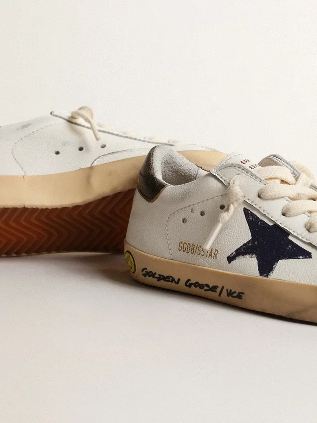 Super-Star Young in nappa con stella stampata e linguetta nera sul tallone